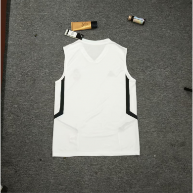 2019 - 2020 chaleco de entrenamiento del Real Madrid 2019 - 2020 chaleco de entrenamiento del Real Madrid